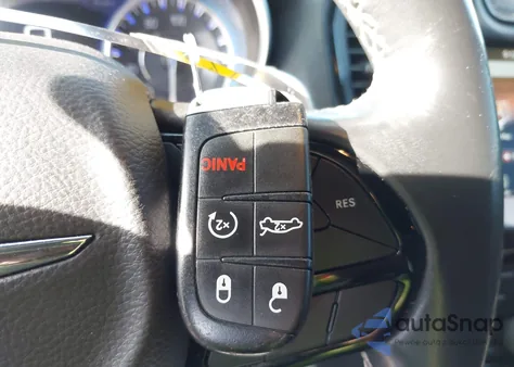 2022 Chrysler 300 S z USA, uszkodzony, nr VIN 2C3CCABG7NH130918